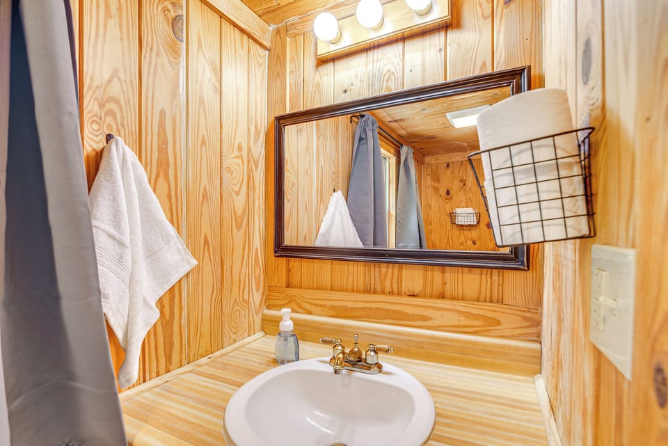 Serene Clarkson Cabin ~ 4 Mi to Nolin Lake Access! Cottage in Nolin Lake