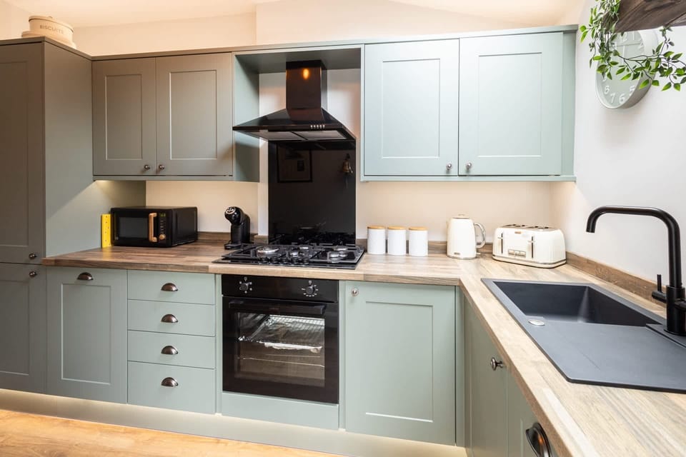 Arundel Cottage, Whitby - Host & Stay