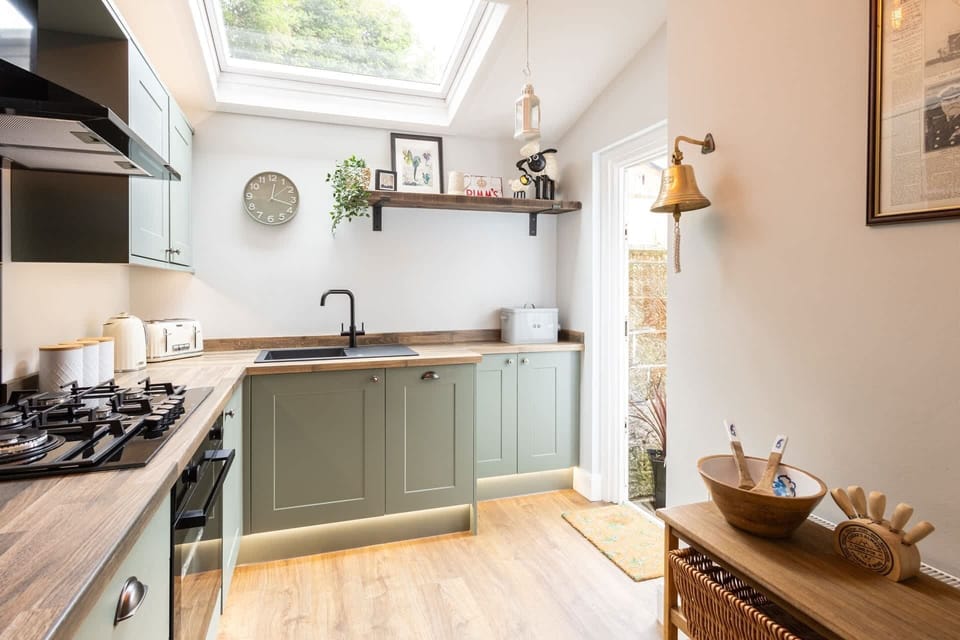 Arundel Cottage, Whitby - Host & Stay
