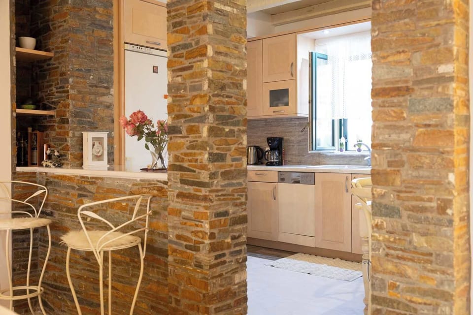 Open-plan kitchen with bar for laid-back breakfasts