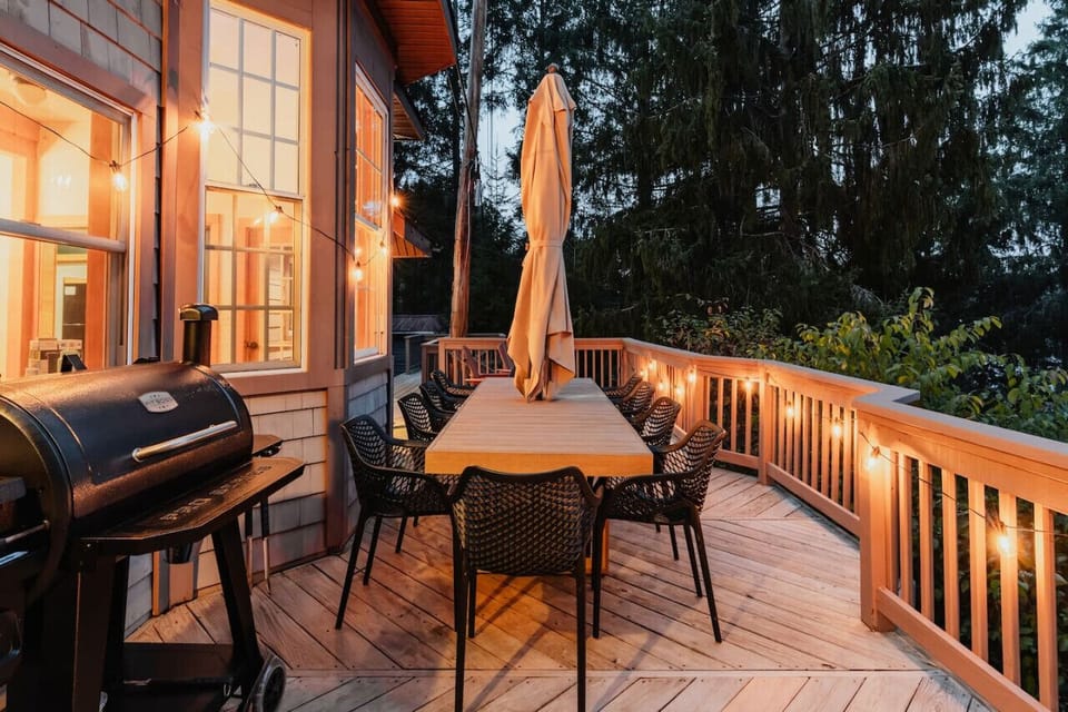 Dine under the stars! Fire up the grill and enjoy a meal on the deck with beautiful surroundings.