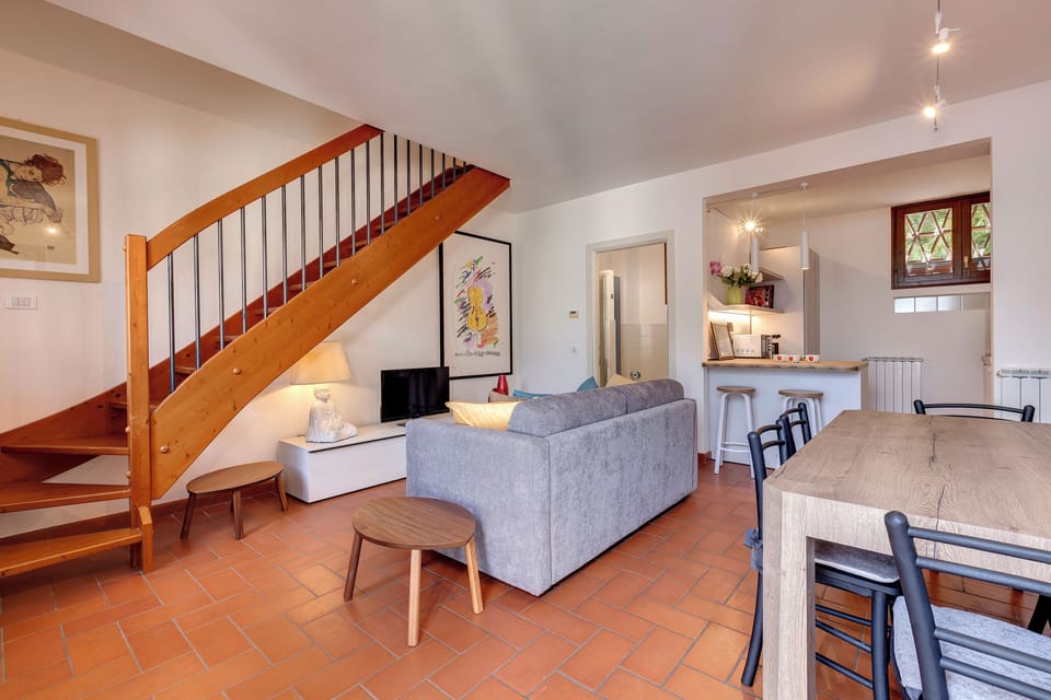 Apartment | Living area | Flat-screen TV