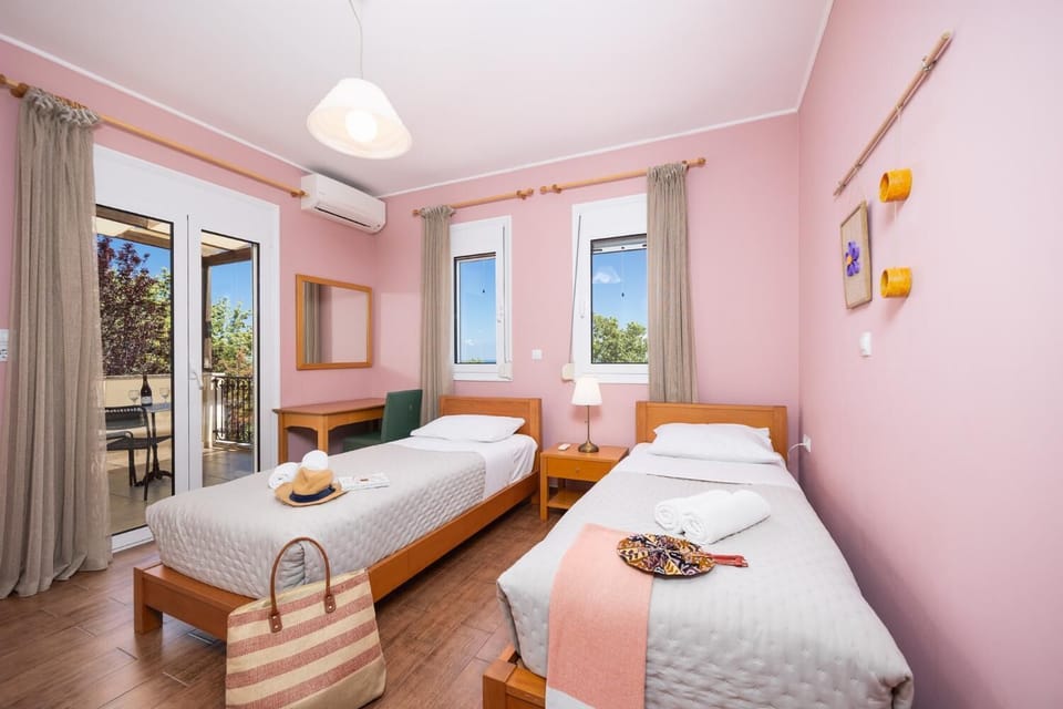 Twin bedroom with A/C