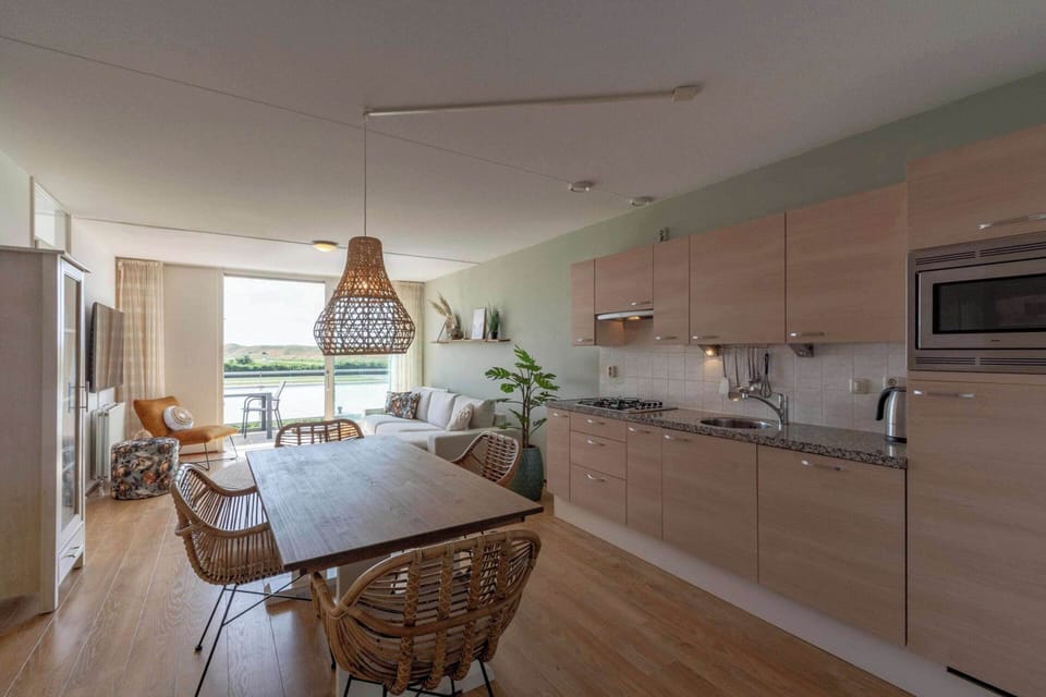 Apartment | Private kitchen | Electric kettle, toaster