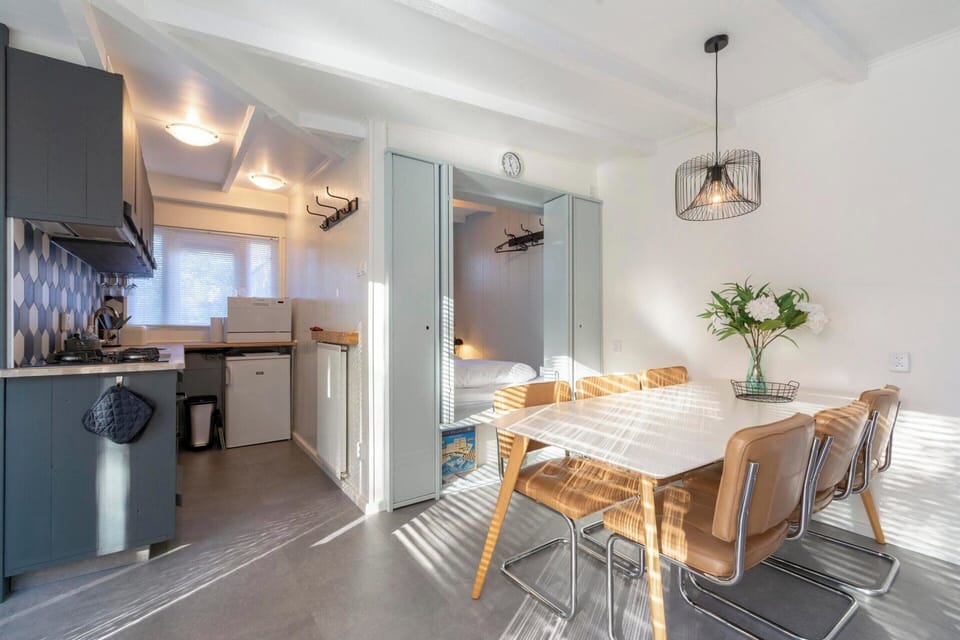 Bungalow | Dining