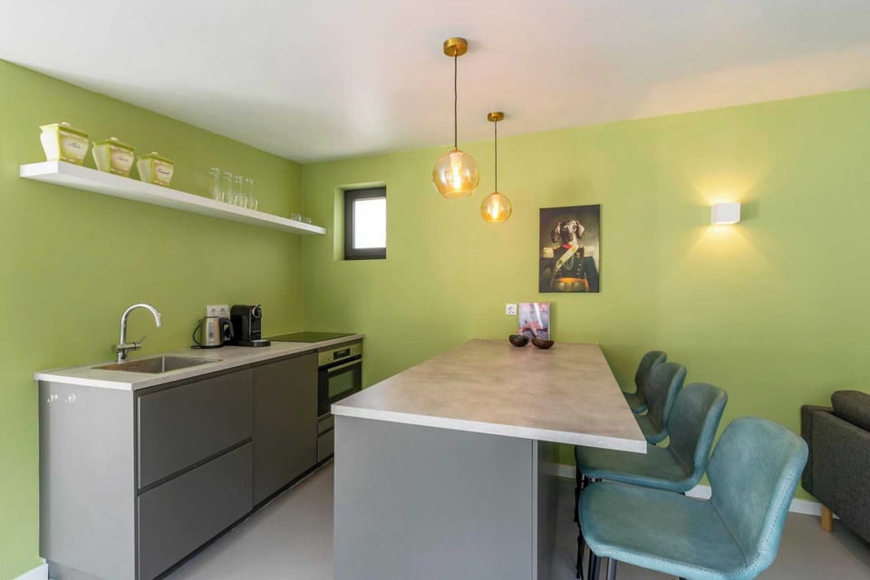 Bungalow | Private kitchen | Electric kettle, toaster, highchair
