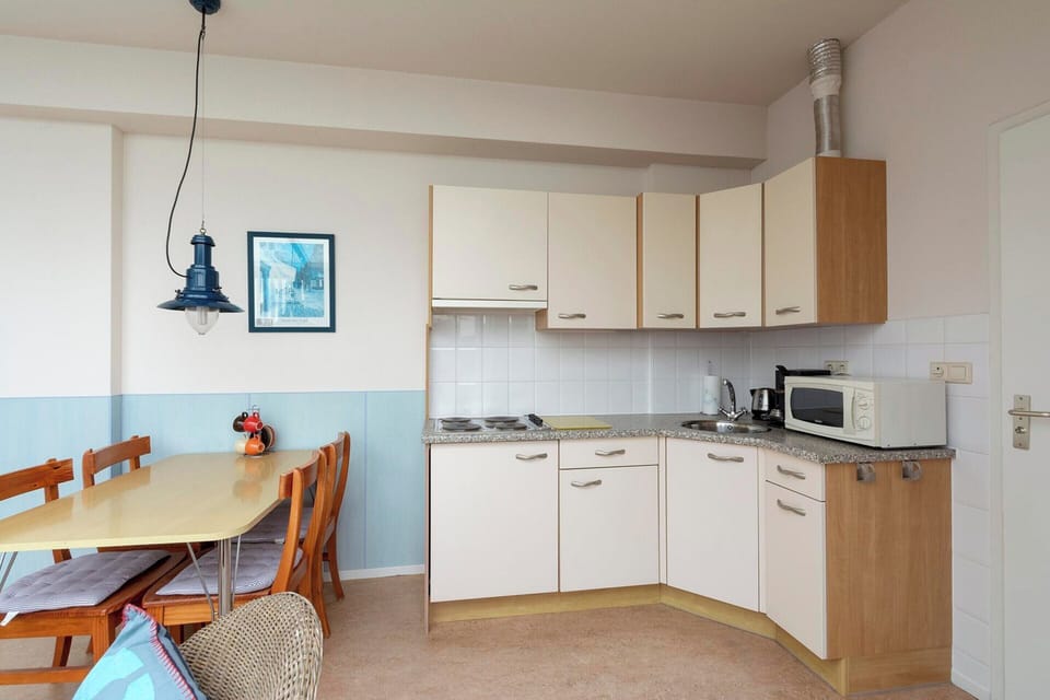 Apartment | Private kitchen | Electric kettle, toaster