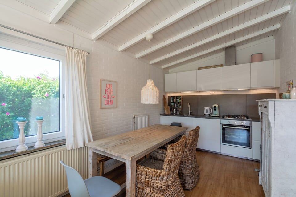 Bungalow | Dining