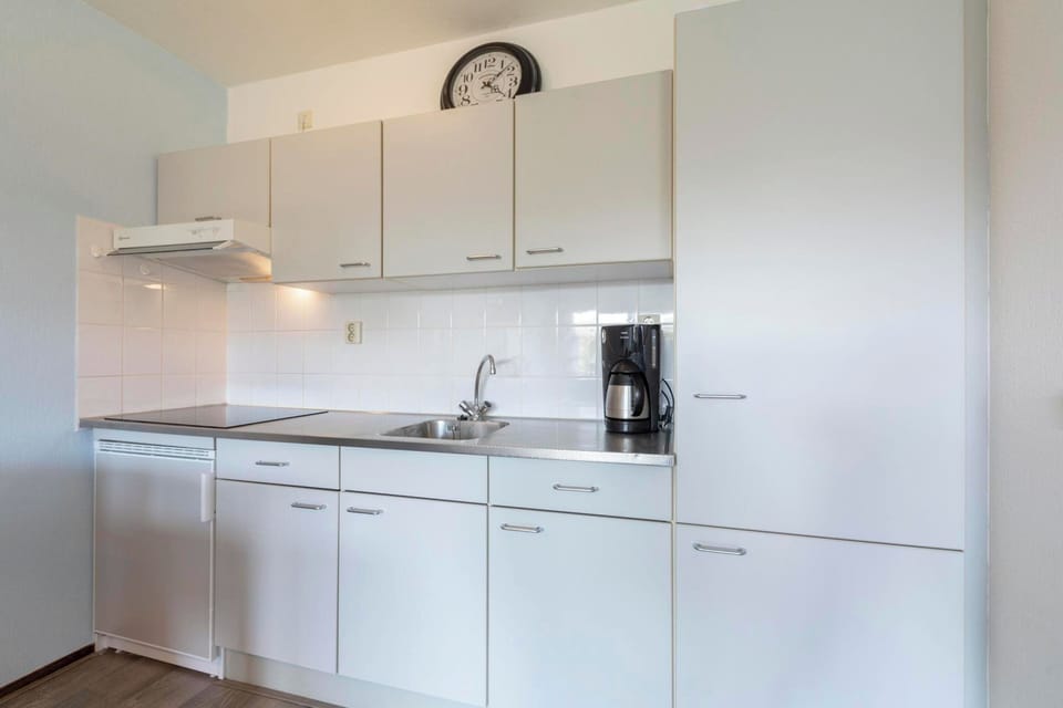 Apartment | Private kitchen | Electric kettle, toaster