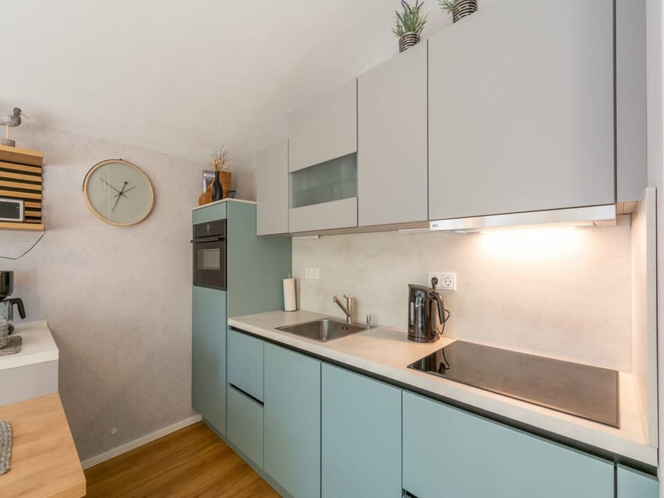 Bungalow | Private kitchen | Electric kettle, toaster