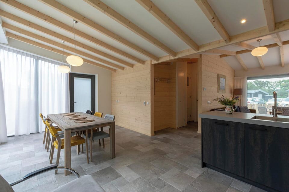 Bungalow | Dining