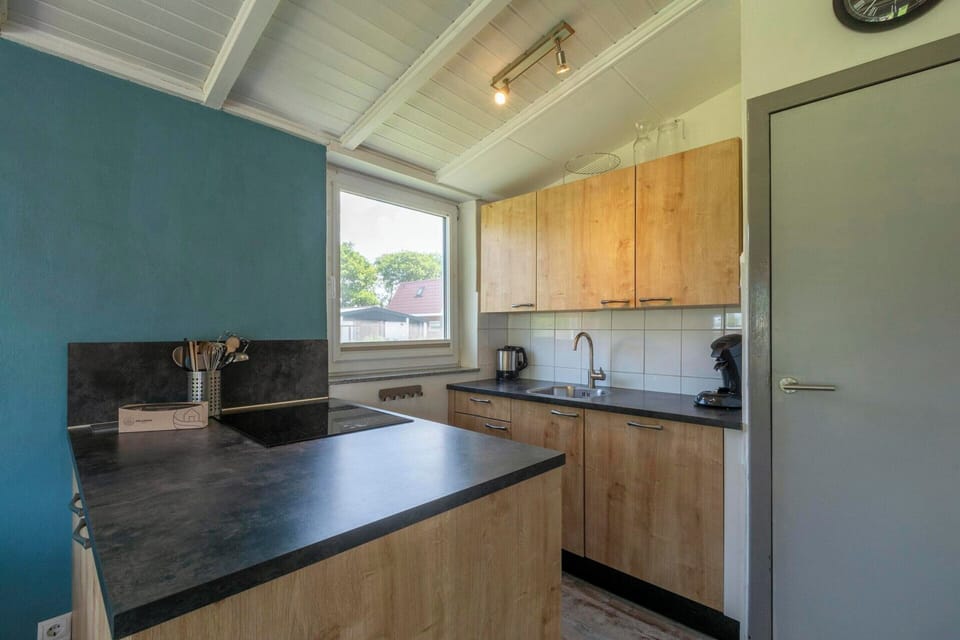 House | Private kitchen | Electric kettle, toaster, highchair