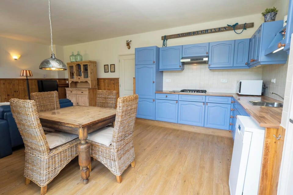 Apartment | Private kitchen | Electric kettle, toaster, highchair