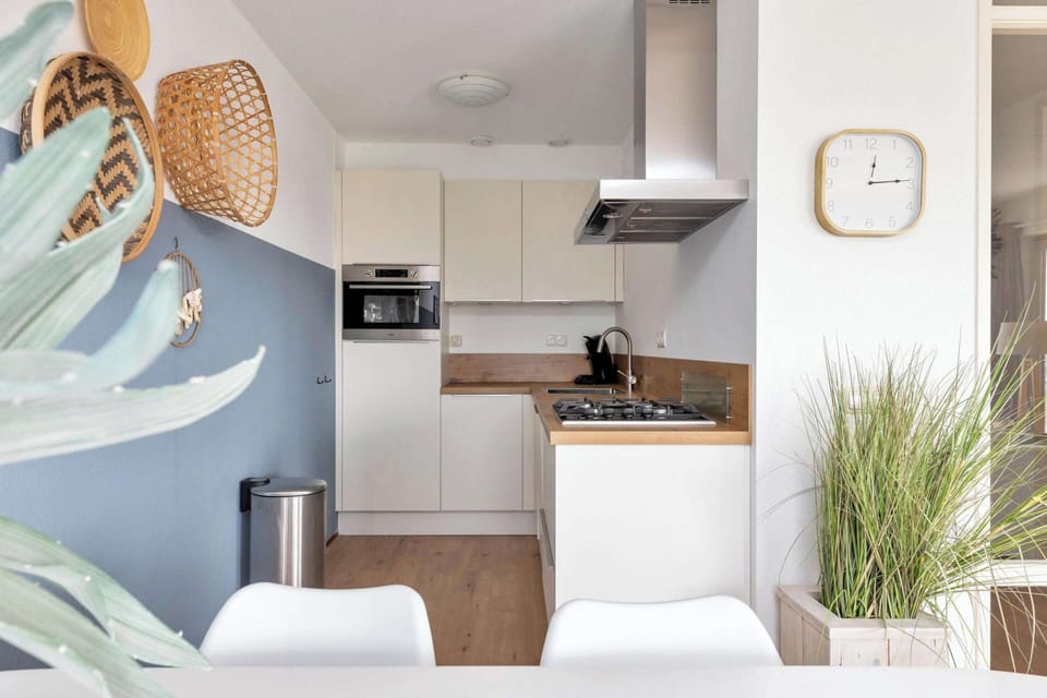 Apartment | Private kitchen | Electric kettle, toaster