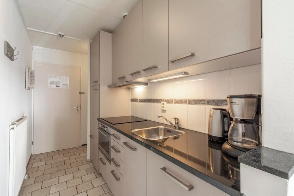 Apartment | Private kitchen | Electric kettle, toaster