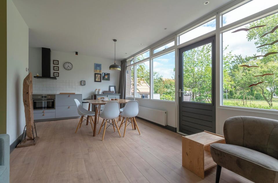 Bungalow | Dining
