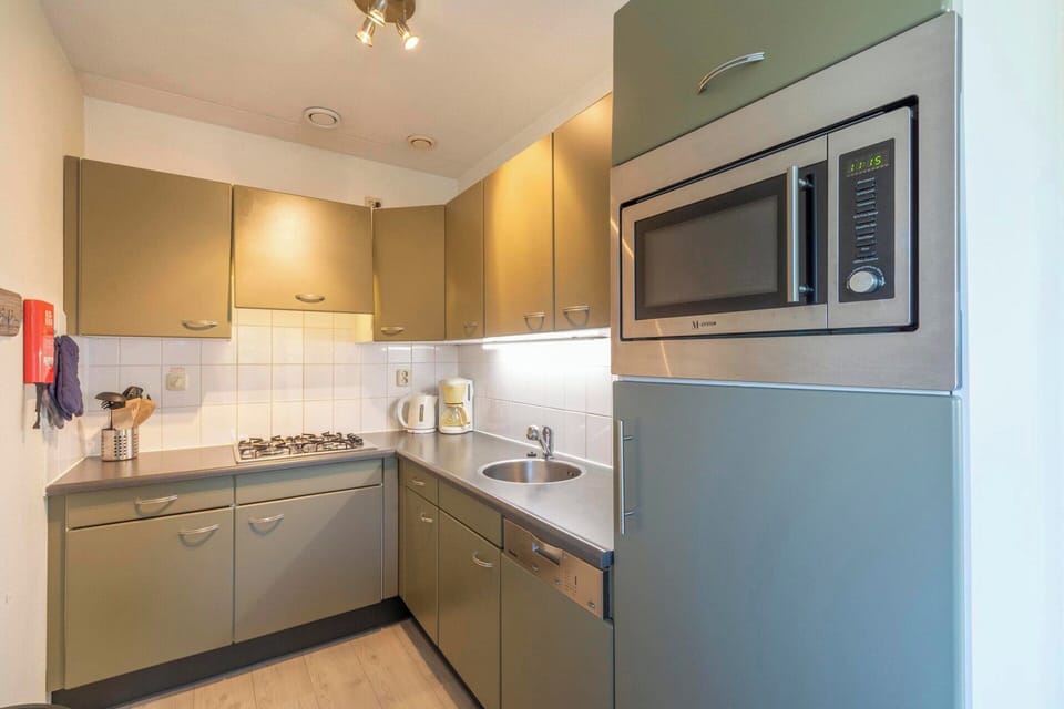 Apartment | Private kitchen | Electric kettle, toaster