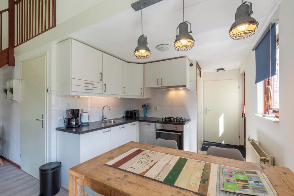 House | Private kitchen | Stovetop, electric kettle, toaster, highchair