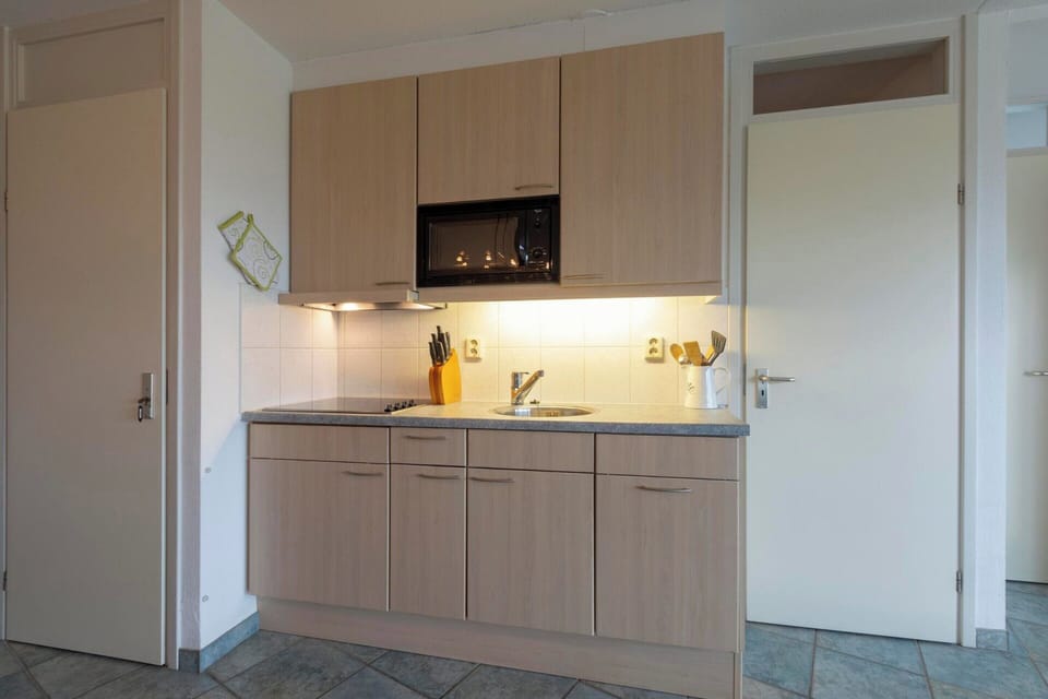 Apartment | Private kitchen | Electric kettle, toaster