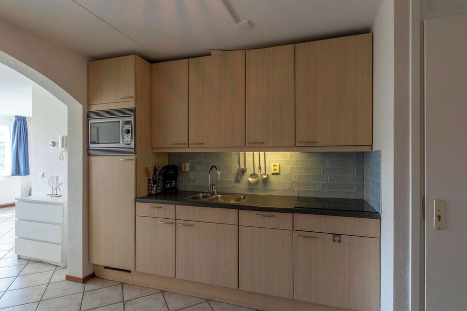 Apartment | Private kitchen | Electric kettle, toaster
