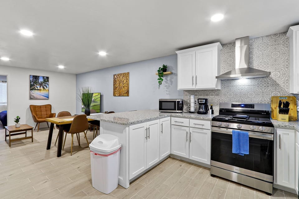 Full Kitchen 