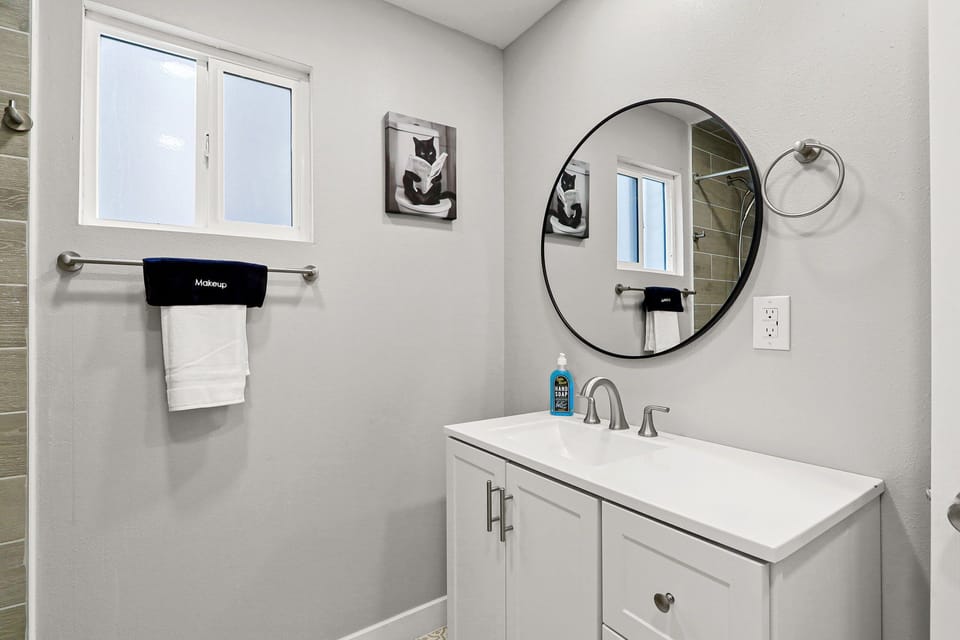 Full Bathroom