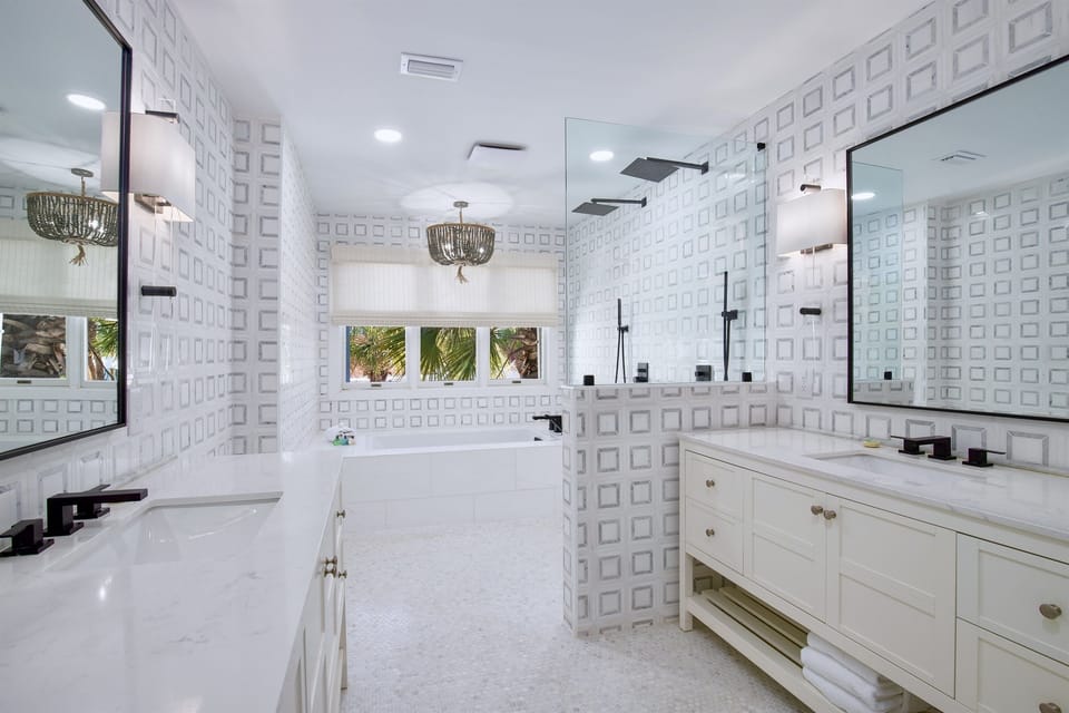 2nd Floor - King Suite with water views and ensuite bathroom