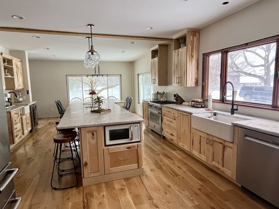 Main House - HUGE Custom Chef's Kitchen! Seating for 19.