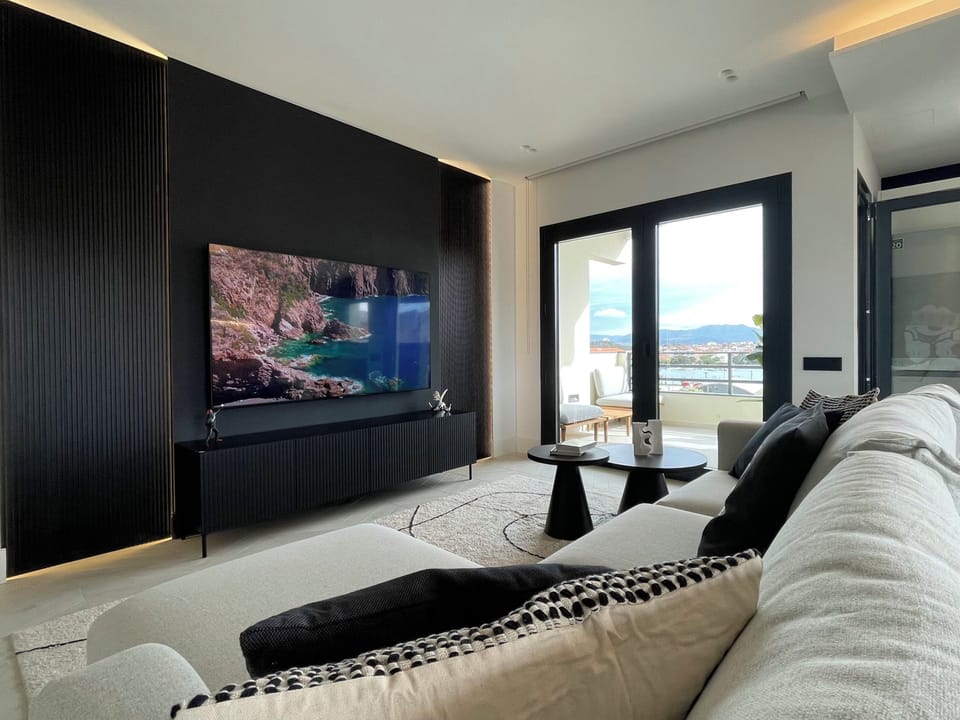 Living Area - Large TV (1)
