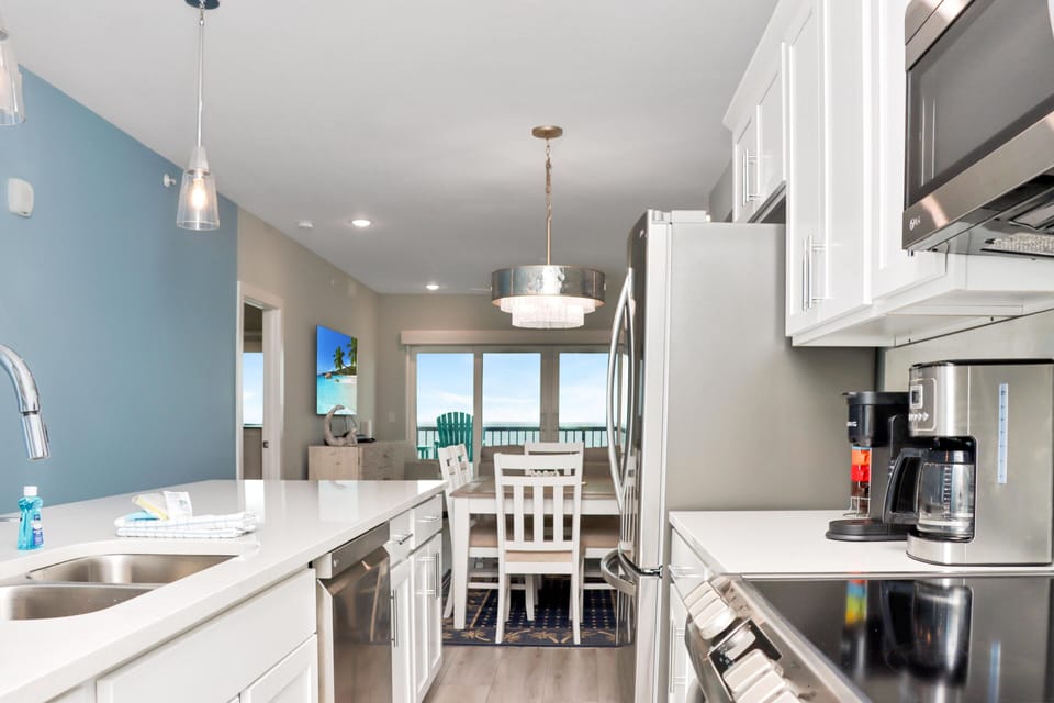 Condo, Multiple Beds (The Vue 4B - Harvesting Sunshine III) | Private kitchen
