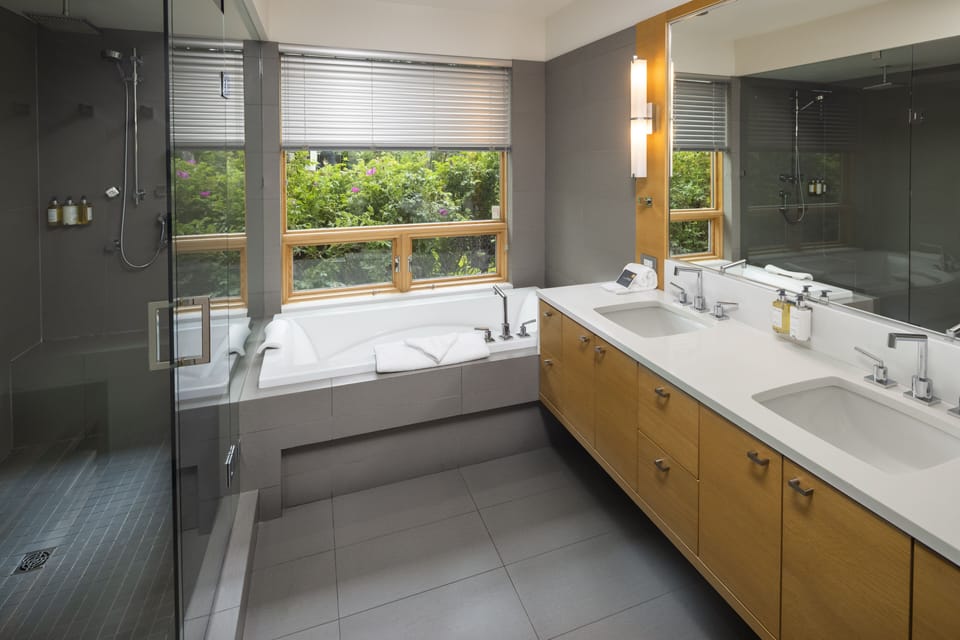 2 Bedroom Ocean Villa with Den | Bathroom | Free toiletries, hair dryer, bathrobes, slippers