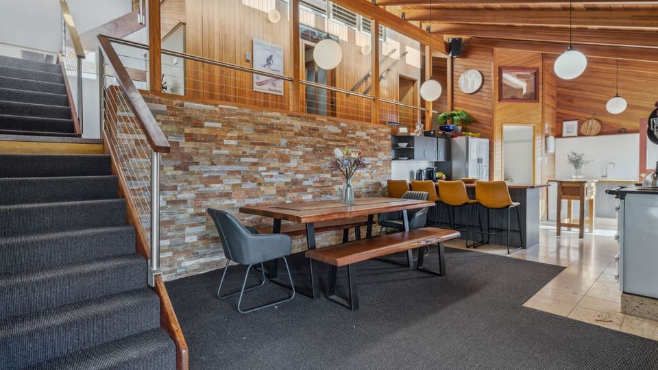 Lodge dining, kitchen