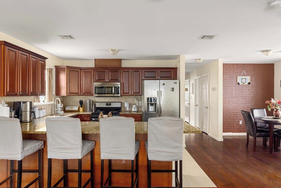 Newark Pearl Level 3 Kitchen / Dining Area 