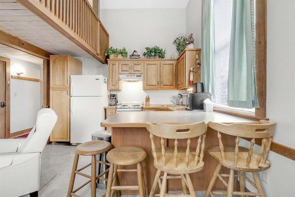 Kitchen/Dining Area