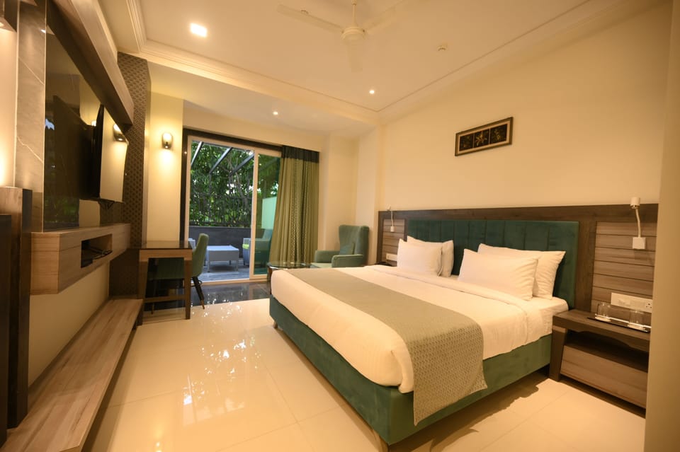 Club Double Room, Balcony, Garden View | Desk, soundproofing, free WiFi, bed sheets