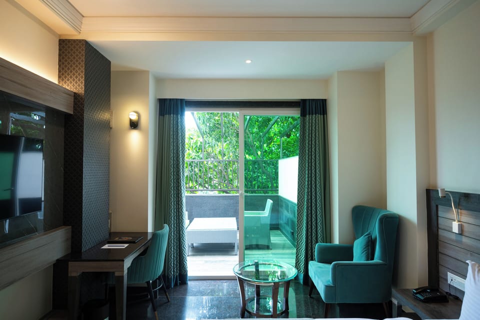 Club Double Room, Balcony, Garden View | Desk, soundproofing, free WiFi, bed sheets