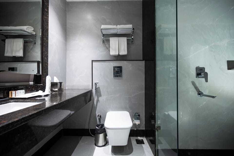Club Double Room, Balcony, Garden View | Bathroom | Shower, hair dryer, slippers, towels