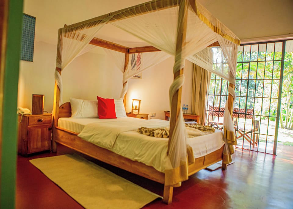 Premium bedding, free minibar, in-room safe, desk