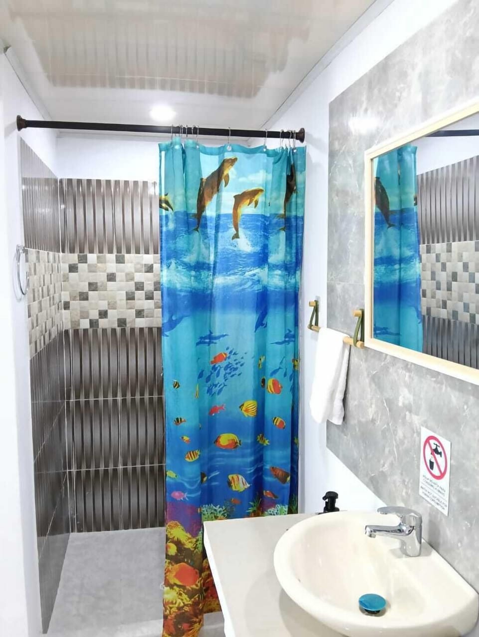 Family Triple Room | Bathroom | Rainfall showerhead, towels, soap, toilet paper