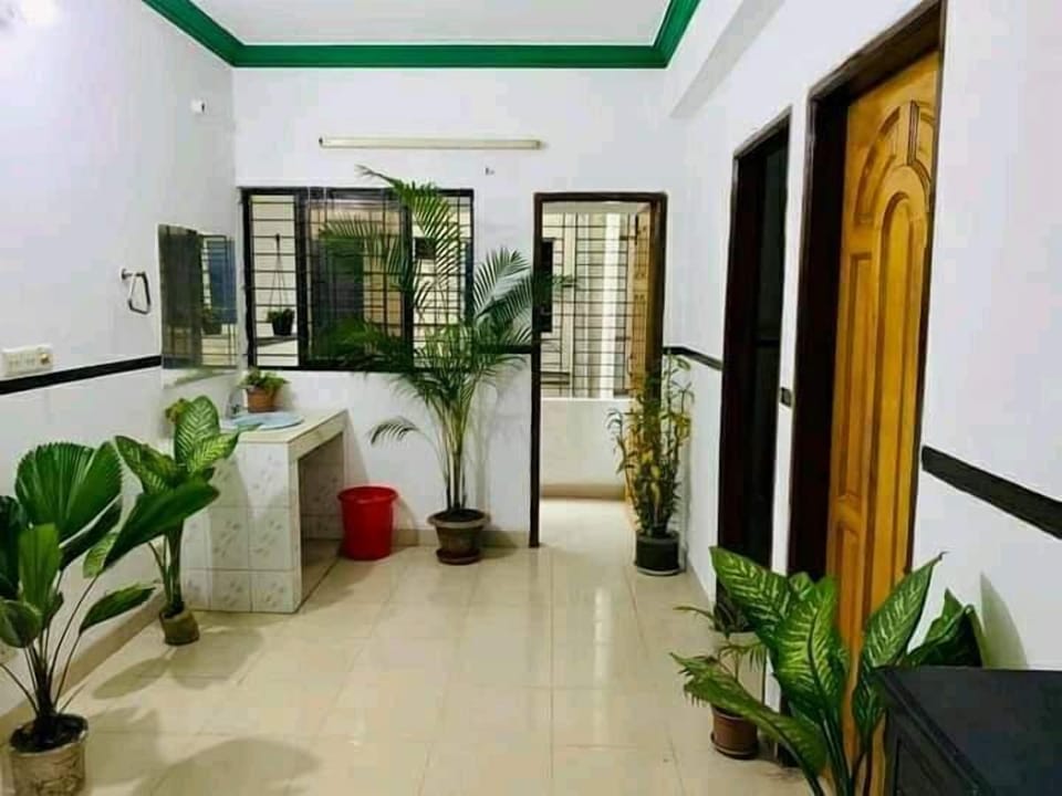 Single Room, City View | Desk