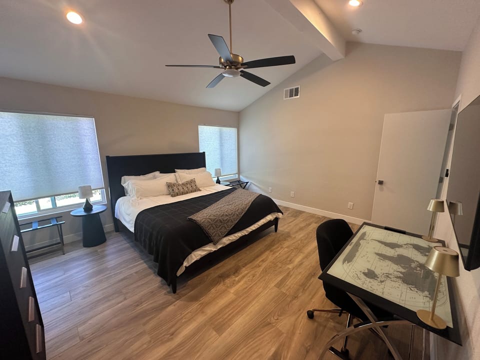 Quite workspace within this ensuite room.