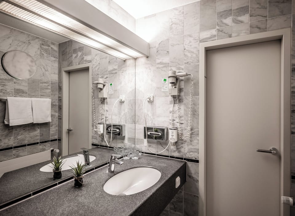 Towels, soap, shampoo, toilet paper