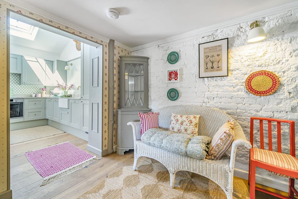 Foxearth, Winterborne Houghton, Blandford: The kitchen leads through to a hallway with quiet reading spot
