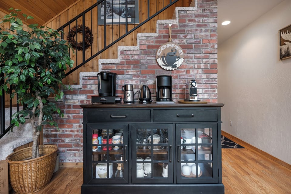 Coffee bar | Dining area