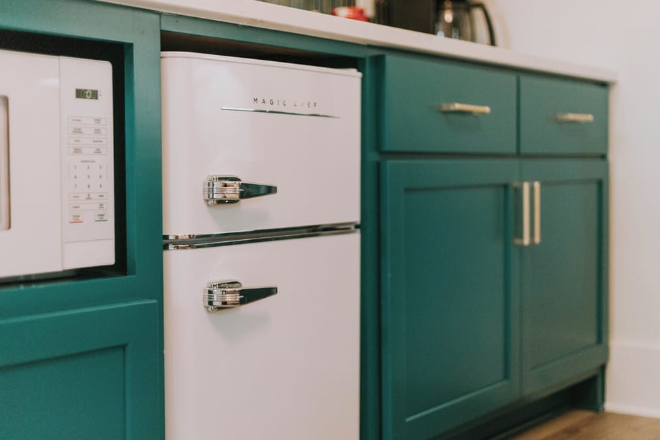 Elegant mini-fridge 