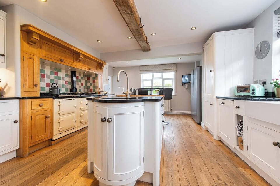 House, Garden View | Private kitchen | Electric kettle, toaster