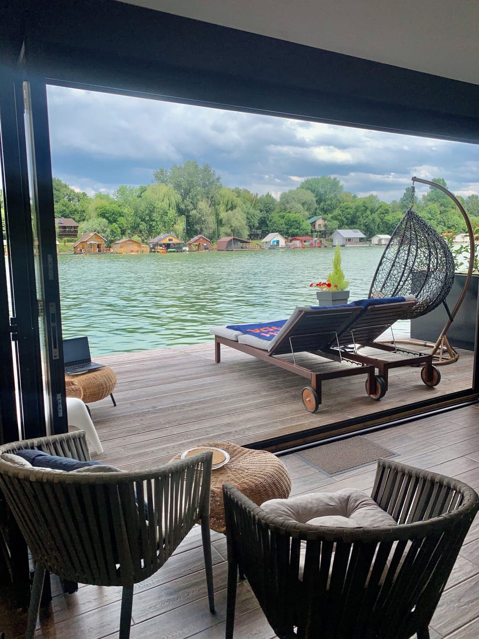 Luxury Suite, River View | Living area