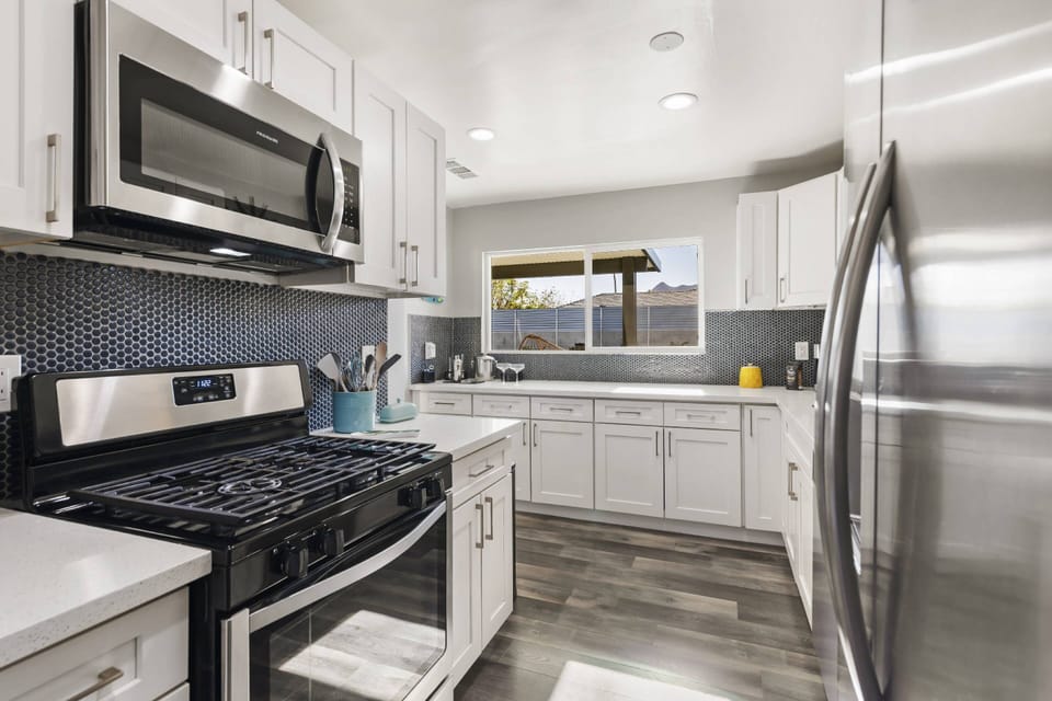 Kitchen Stove Bar Fridge