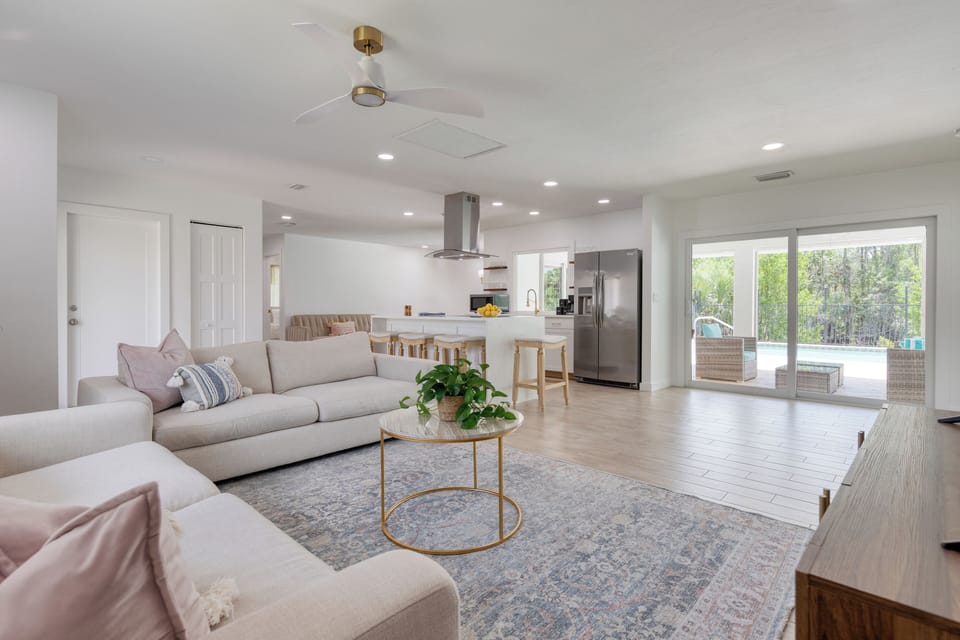 Open layout makes it easy for your group to connect.