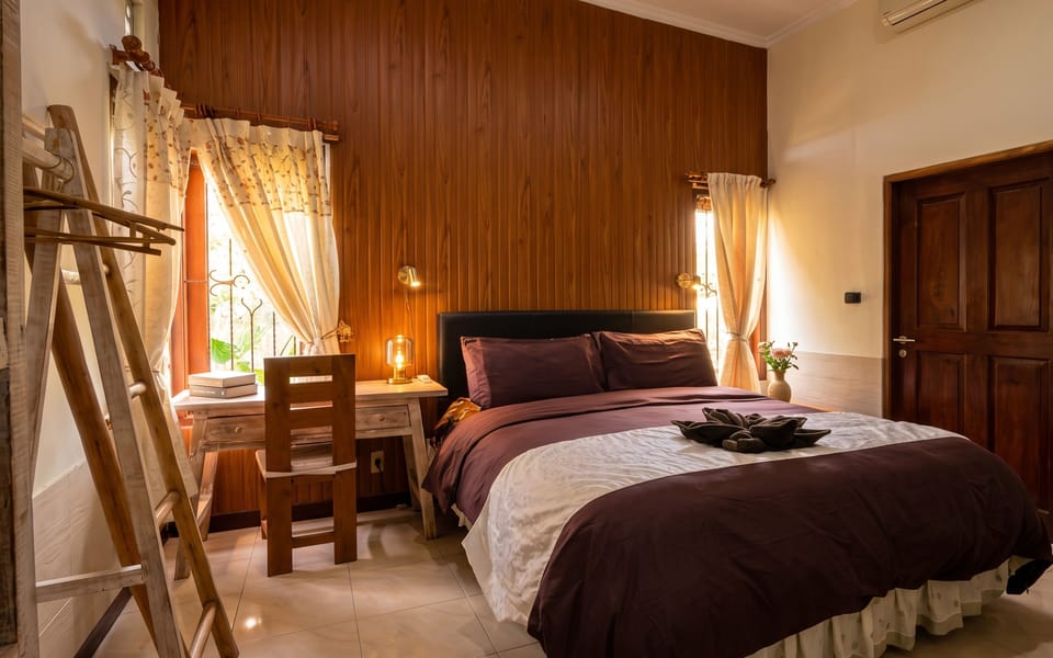 Apartment, Hill View | Hypo-allergenic bedding available, desk, iron/ironing board (on request)